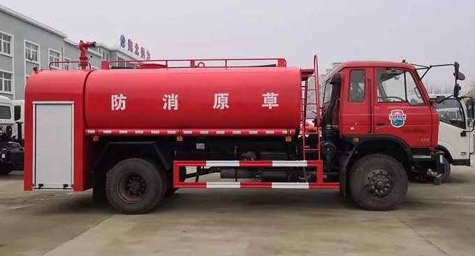 東風(fēng)四驅(qū)消防灑水車圖片 東風(fēng)四驅(qū)消防灑水車圖片