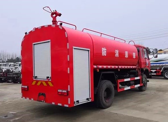 東風(fēng)四驅(qū)消防灑水車圖片 東風(fēng)四驅(qū)消防灑水車圖片