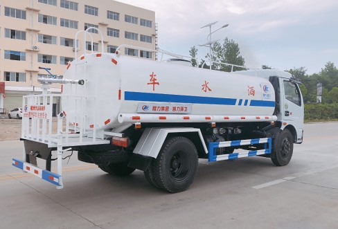 東風(fēng)福瑞卡灑水車圖片 東風(fēng)福瑞卡灑水車圖片