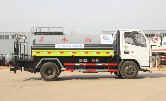 東風(fēng)小多利卡灑水車(程力標(biāo)準(zhǔn)化罐體)高清圖片 東風(fēng)小多利卡灑水車(程力標(biāo)準(zhǔn)化罐體)高清圖片