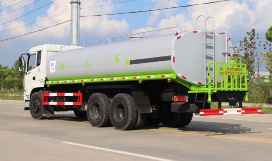 東風(fēng)御龍后雙橋?yàn)⑺嚫咔鍒D片 東風(fēng)御龍后雙橋?yàn)⑺嚫咔鍒D片