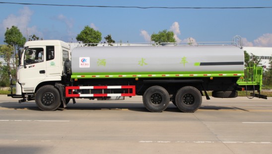 東風(fēng)御龍后雙橋?yàn)⑺嚫咔鍒D片 東風(fēng)御龍后雙橋?yàn)⑺嚫咔鍒D片