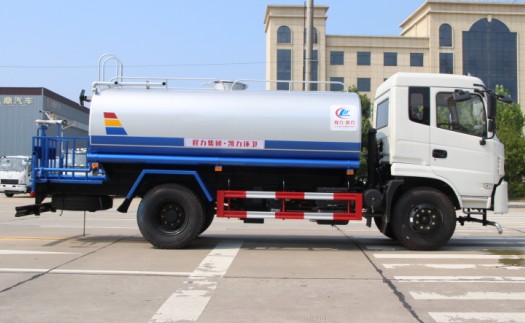 東風專用底盤12方灑水車高清圖片 東風專用底盤12方灑水車高清圖片