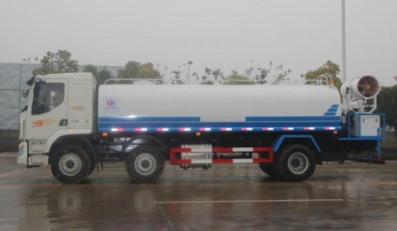 東風柳汽小三軸18噸灑水車高清圖片 東風柳汽小三軸18噸灑水車高清圖片