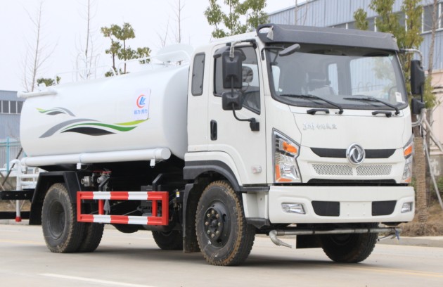 東風新款專用底盤(D1駕駛室)12方灑水車高清圖片 東風新款專用底盤(D1駕駛室)12方灑水車高清圖片