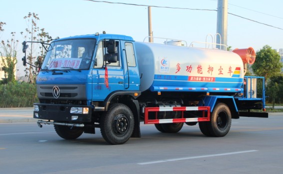 東風145灑水車帶霧炮圖片 東風145灑水車帶霧炮圖片