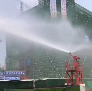 全自動灑水車水炮噴出扇形水花圖片 全自動灑水車水炮噴出扇形水花圖片