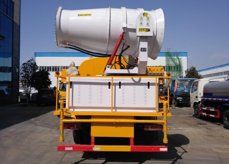 12方東風(fēng)天錦農(nóng)藥噴灑車(chē)圖片 12方東風(fēng)天錦農(nóng)藥噴灑車(chē)圖片