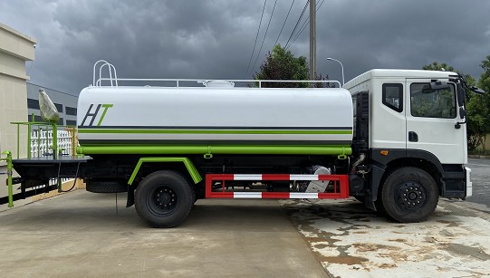 15噸灑水車圖片_國六15方東風華神T5綠化灑水車廠家價格3