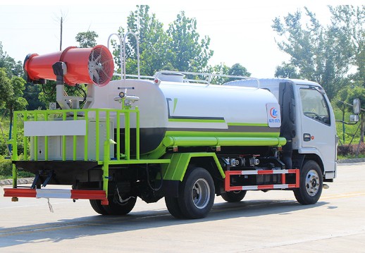 5噸灑水車型號(hào)及價(jià)格_國六5噸東風(fēng)多利卡帶霧炮灑水車廠家價(jià)格4