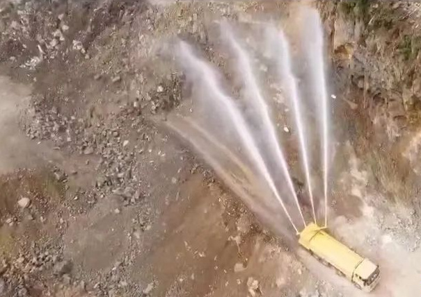 國六重汽豪沃80米礦山爆破抑塵車噴射效果視頻 國六重汽豪沃80米礦山爆破抑塵車噴射效果視頻